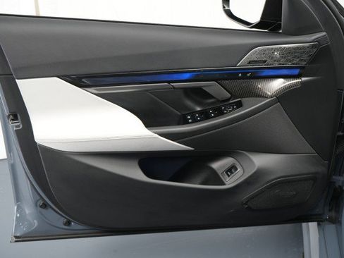 Used 2026 BMW M5 w/ Carbon Package image 38