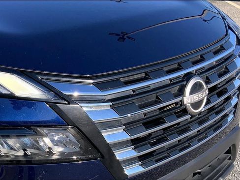 Used 2024 Nissan Rogue SV image 28