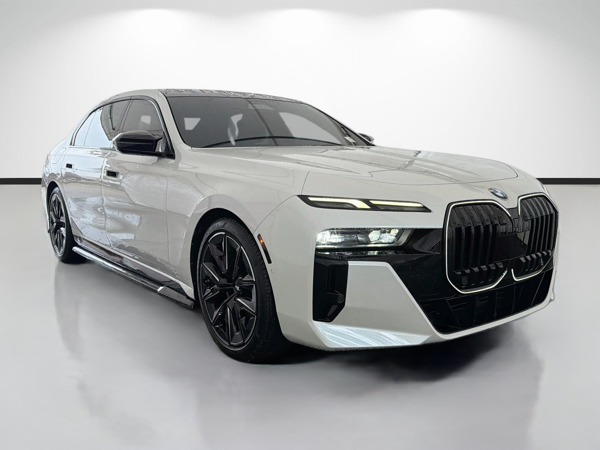 Used 2023 BMW 740i RWD image 1