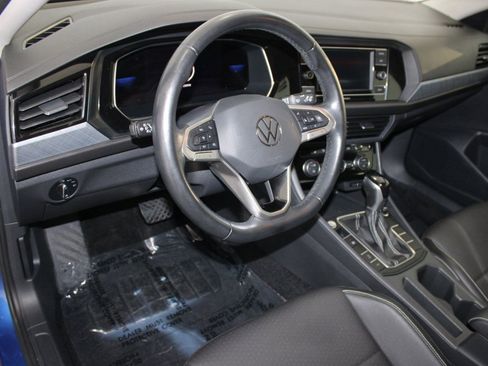 Used 2022 Volkswagen Jetta SE image 4