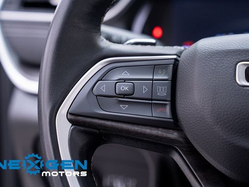 Used 2022 Jeep Grand Cherokee Limited image 18