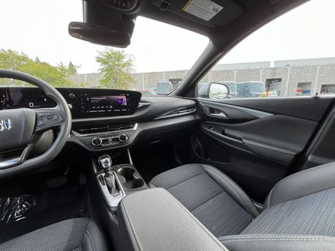Used 2025 Buick Envista Preferred FWD image 34