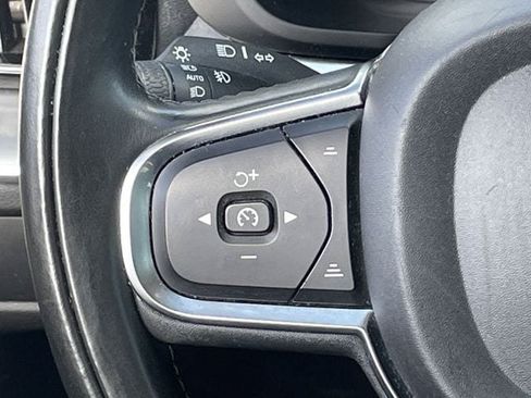 Used 2019 Volvo XC60 T5 Momentum w/ Protection Package Premier FWD image 13