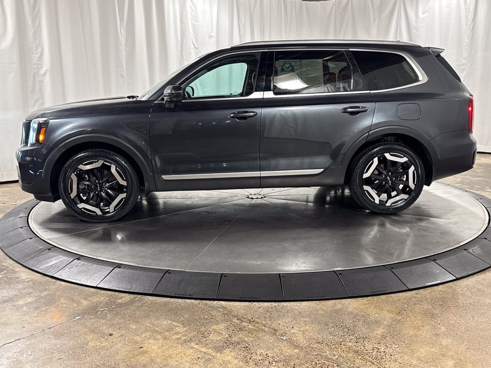Used 2023 Kia Telluride S AWD/4WD image 8