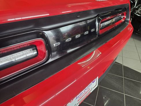 Used 2015 Dodge Challenger SXT RWD image 22