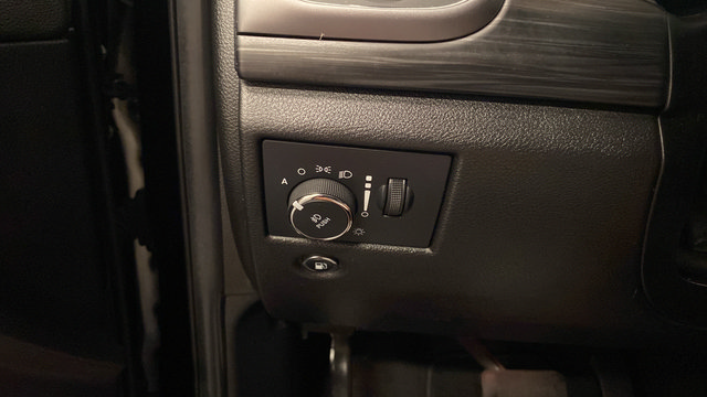 Used 2021 Jeep Grand Cherokee Freedom Edition AWD/4WD image 23