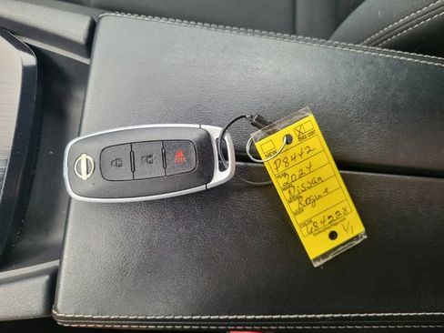 Used 2024 Nissan Rogue S FWD image 22