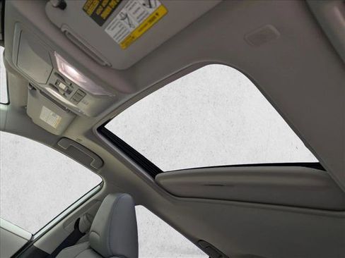 Used 2023 Toyota RAV4 XLE Premium image 15