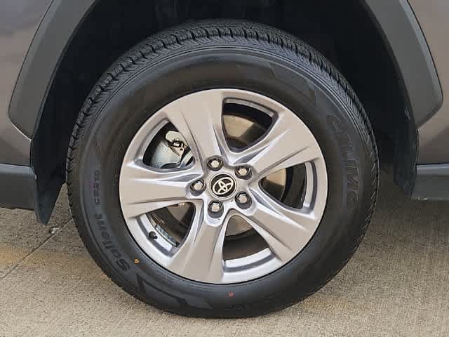 Used 2025 Toyota RAV4 XLE FWD image 13