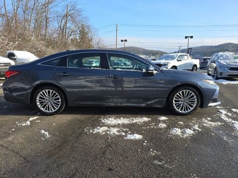 Used 2019 Toyota Avalon Limited image 6
