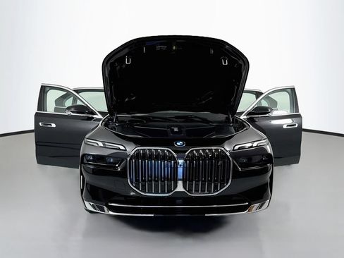 Used 2023 BMW i7 xDrive60 AWD/4WD image 24