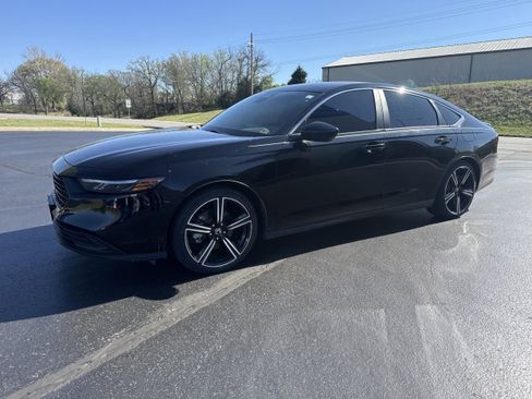 Used 2024 Honda Accord Sport image 2