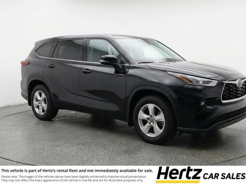 Used 2025 Toyota Highlander LE image 1