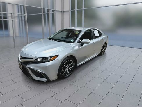 Used 2023 Toyota Camry SE w/ Convenience Package AWD/4WD image 4