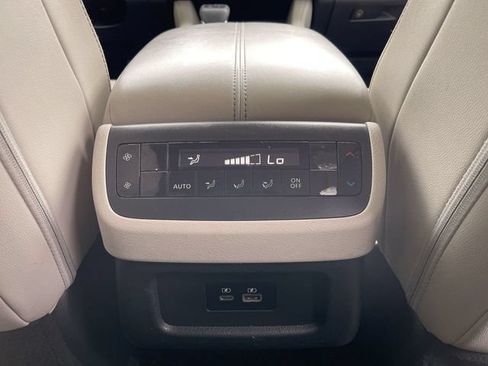 Used 2023 Nissan Pathfinder SL AWD/4WD image 22