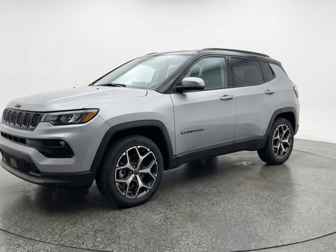 Used 2025 Jeep Compass Limited AWD/4WD image 3