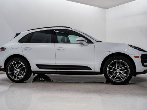 Certified 2025 Porsche Macan image 9