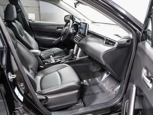 Certified 2022 Toyota Corolla Cross XLE w/ Convenience Package AWD/4WD image 18