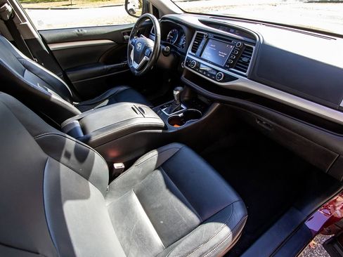 Used 2015 Toyota Highlander XLE image 20