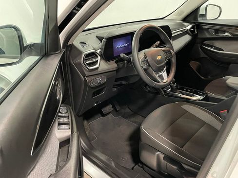 Used 2025 Chevrolet TrailBlazer LT w/ LT Cold Weather Package FWD image 20