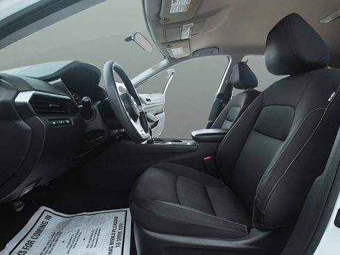 Used 2019 Nissan Altima 2.5 S FWD image 12