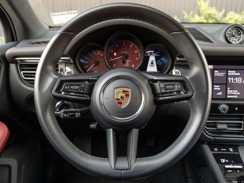 Certified 2023 Porsche Macan image 13