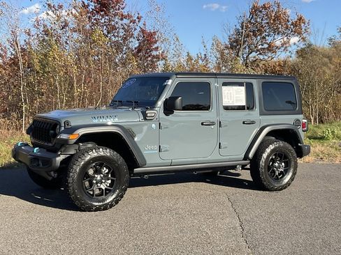 Used 2024 Jeep Wrangler Unlimited image 33