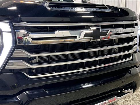 Used 2024 Chevrolet Silverado 3500 High Country w/ High Country Premium Package image 33