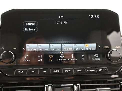 Used 2025 Nissan Pathfinder SL FWD image 19