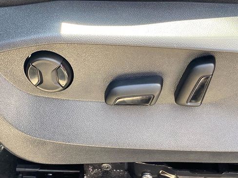 Certified 2023 Volkswagen Tiguan SE w/ Panoramic Sunroof Package image 13