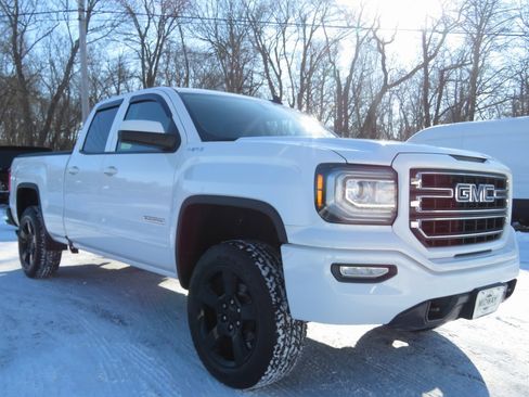Used 2018 GMC Sierra 1500 SLE w/ SLE Value Package image 3