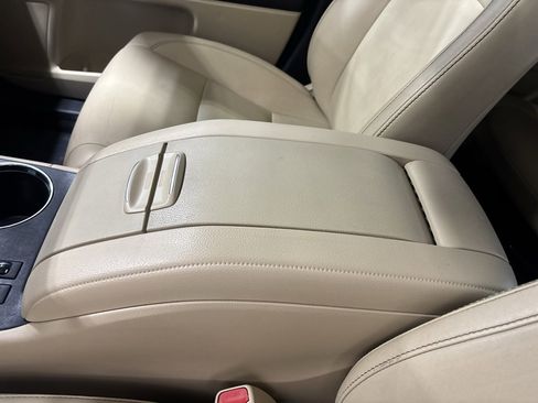 Used 2019 Toyota Highlander XLE image 24