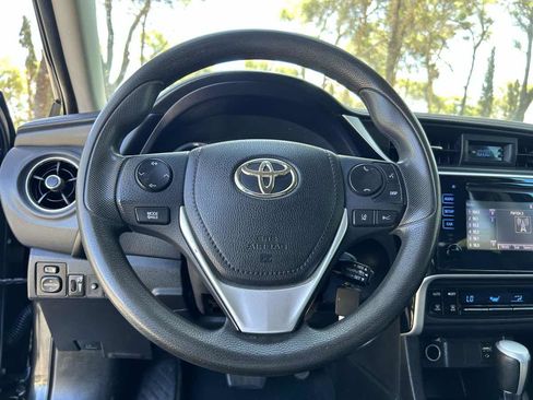 Used 2018 Toyota Corolla LE image 12