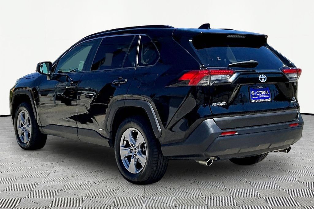 Used 2022 Toyota RAV4 LE AWD/4WD image 4