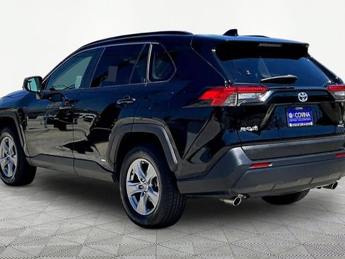 Used 2022 Toyota RAV4 LE AWD/4WD image 4