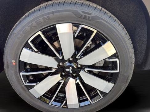 New 2026 Mitsubishi Outlander SE image 30