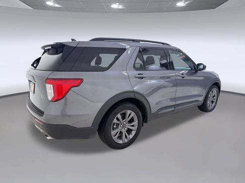 Certified 2021 Ford Explorer XLT w/ Equipment Group 202A RWD image 9