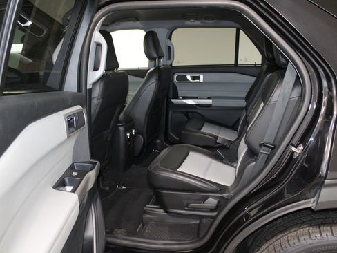 Used 2022 Ford Explorer XLT w/ Equipment Group 202A image 27