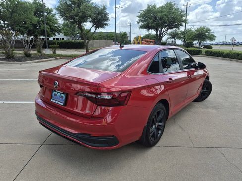 Used 2024 Volkswagen Jetta SE FWD image 6