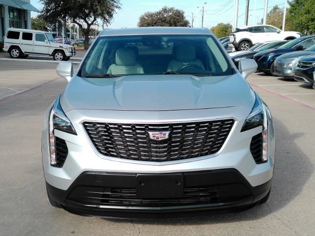 Used 2022 Cadillac XT4 Luxury w/ Driver Awareness Package FWD image 2