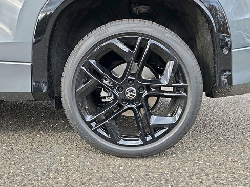 New 2026 Volkswagen Tiguan SE R-Line image 8