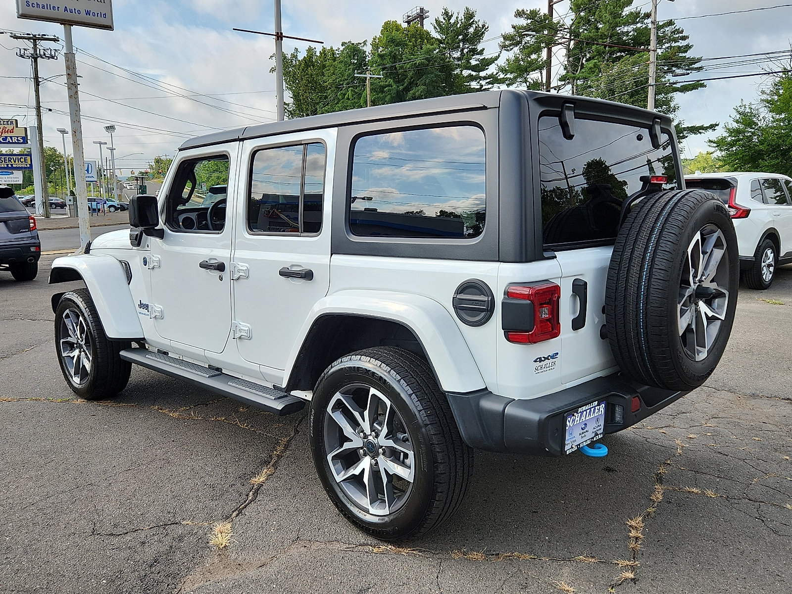 Used 2024 Jeep Wrangler Unlimited w/ Convenience Group AWD/4WD image 6