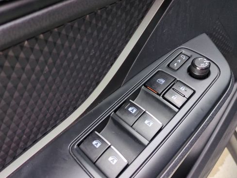 Used 2018 Toyota C-HR XLE FWD image 12