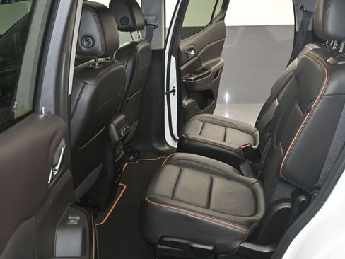 Used 2023 GMC Acadia AT4 AWD/4WD image 13