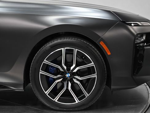 Used 2023 BMW 760i xDrive w/ Parking Assistance Package image 18