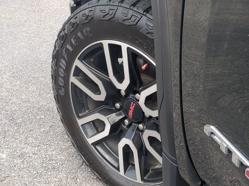 Used 2023 GMC Sierra 1500 AT4 w/ Technology Package image 9