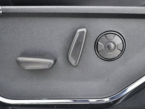 New 2025 Ford F350 Platinum w/ FX4 Off-Road Package image 12