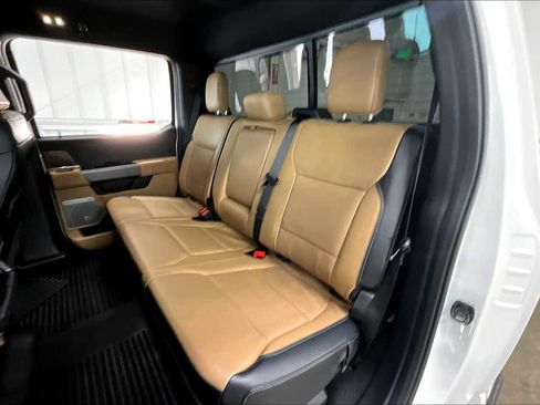 Used 2024 Ford F350 Lariat image 28