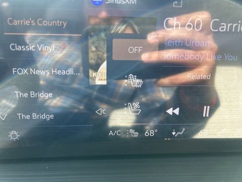 Used 2025 Buick Envision Avenir image 31