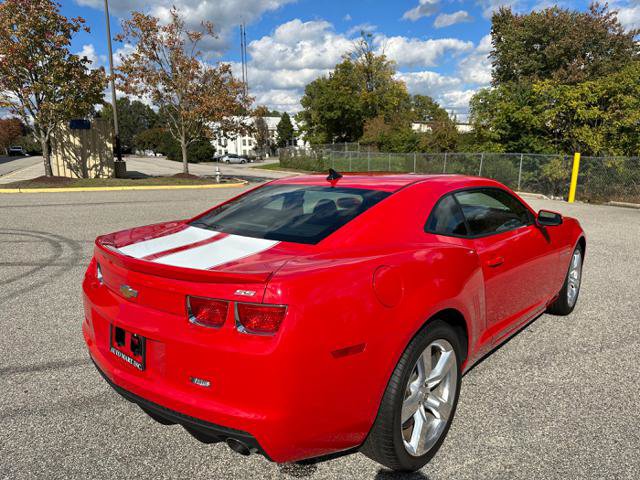 Used 2010 Chevrolet Camaro SS w/ White Stripe Package RWD image 4
